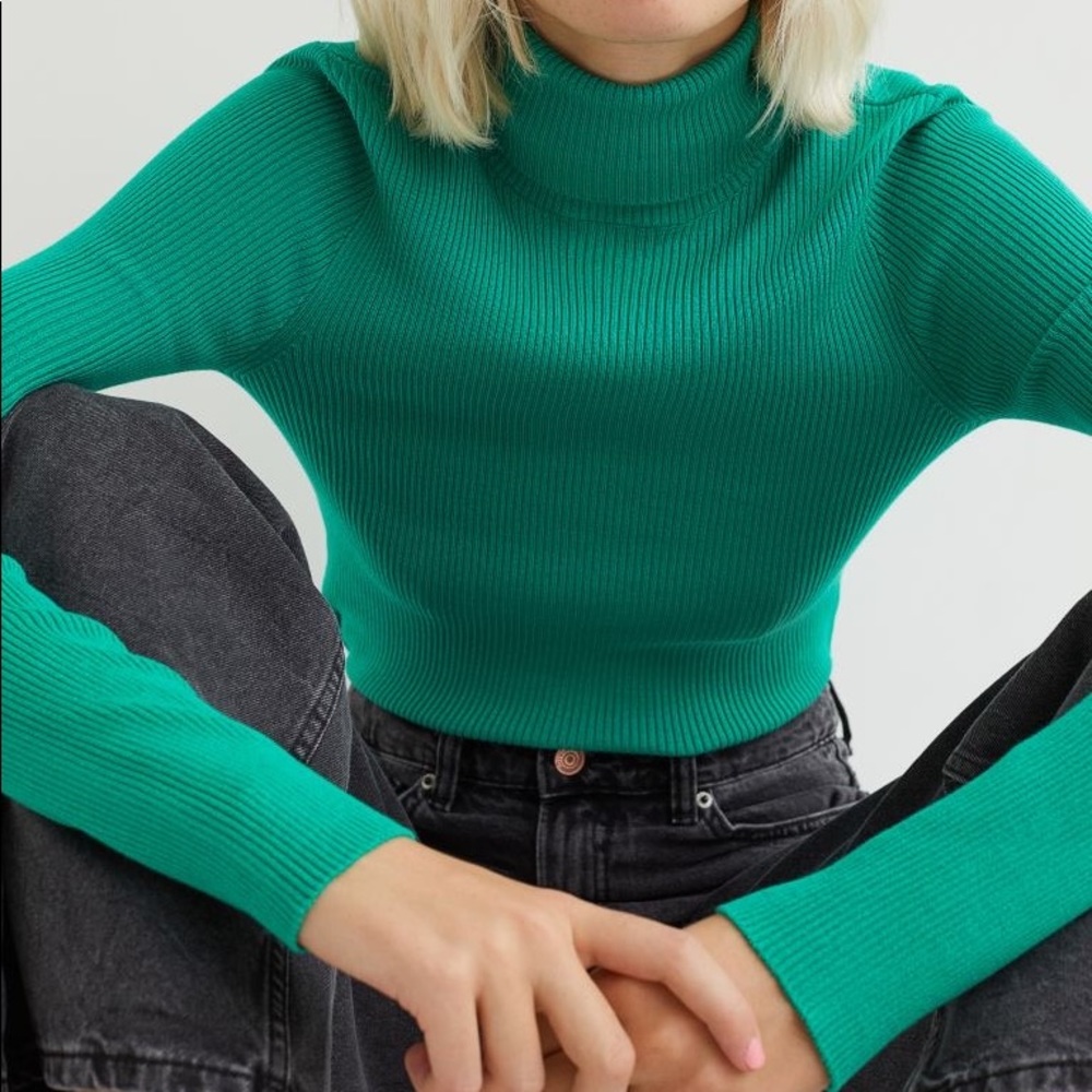 Never Worn H&M Green Turtleneck